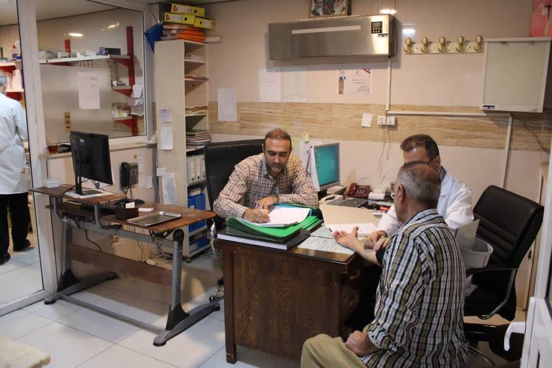 اقدامات در حوزه سلامت و فرهنگ زندانیان؛ ویزیت مستمر مددجویان و عضویت ۲۴۰ مددجو در کتابخانه زندان مهاباد اقدامات در حوزه سلامت و فرهنگ زندانیان؛ ویزیت مستمر مددجویان و عضویت ۲۴۰ مددجو در کتابخانه زندان مهاباد
