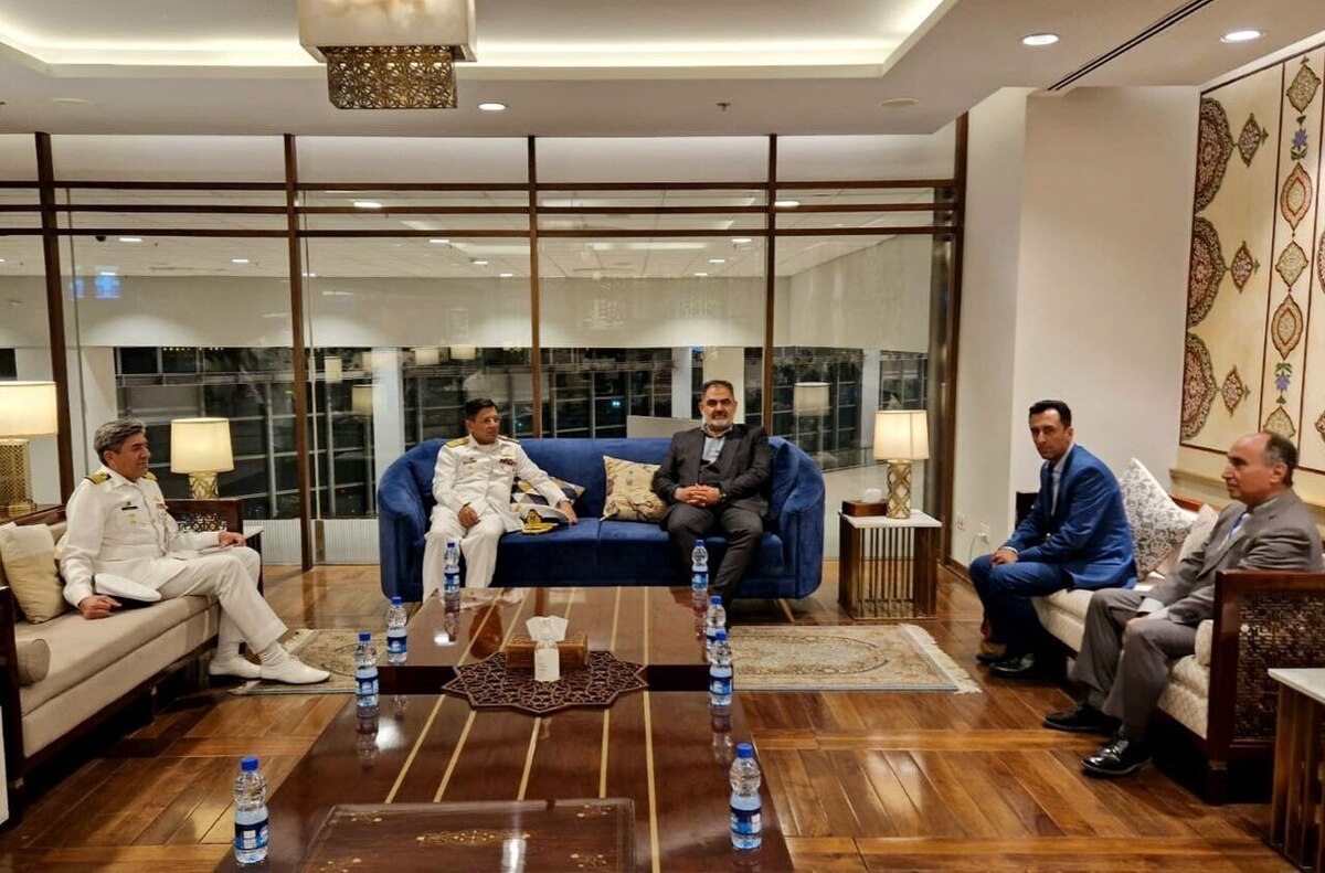 سفر فرمانده نیروی دریایی ایران به پاکستان با هدف تعمیق همکاری‌های دریایی