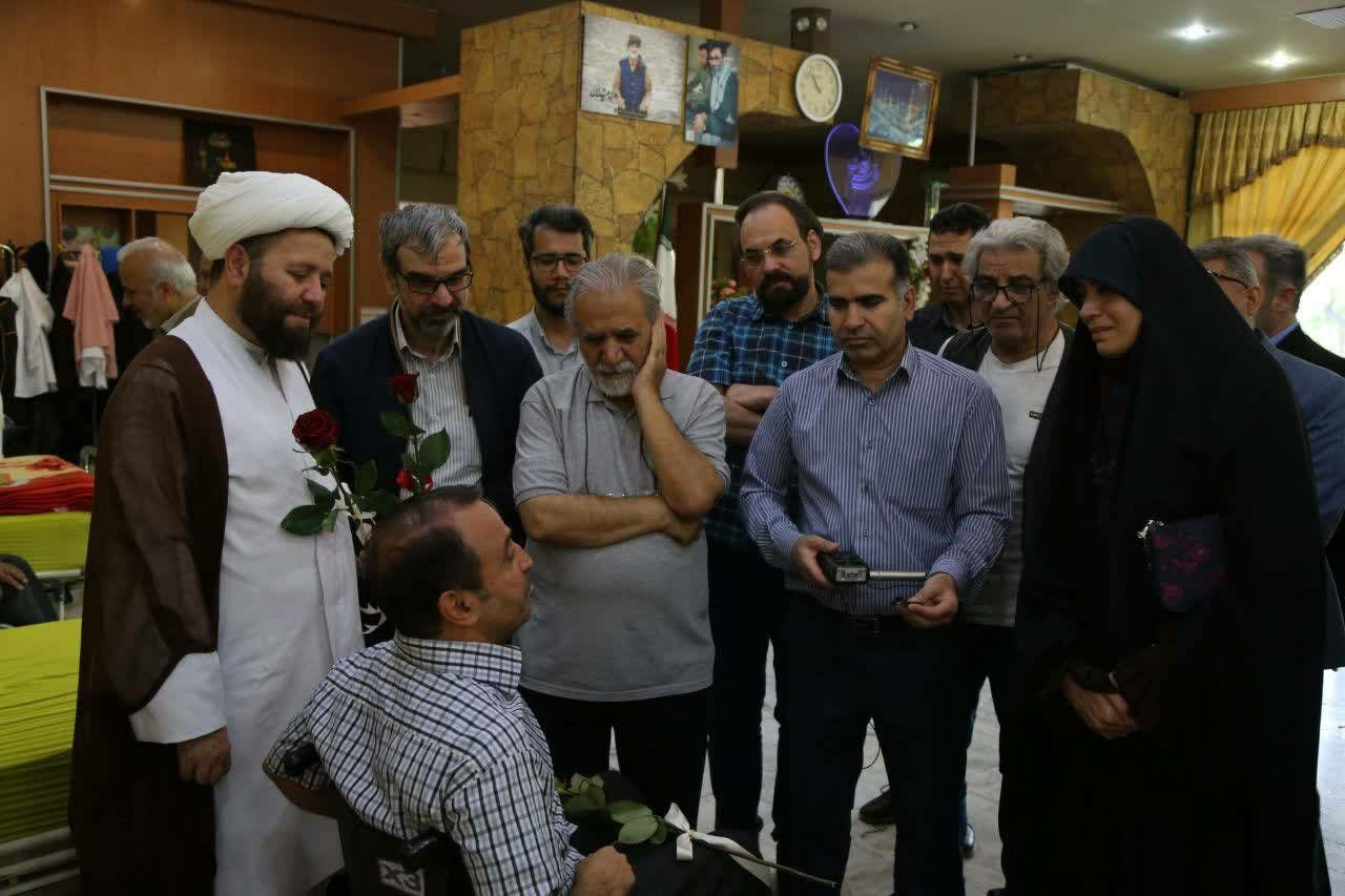دیدار جمعی از هنرمندان و اعضای ستاد برگزاری جشنواره فیلم ایثار با جانبازان دفاع مقدس + تصاویر