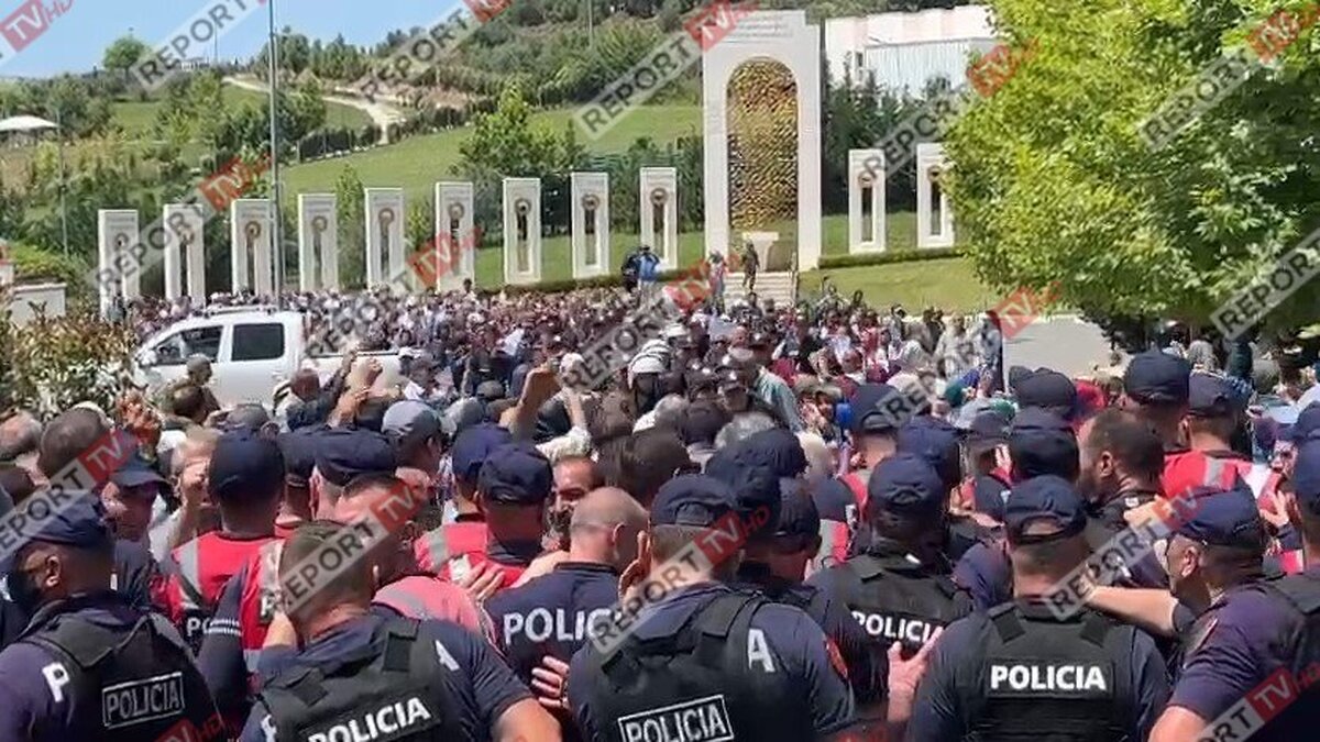 بازرسی پلیس آلبانی از مقر منافقین/یک نفر کشته و ده‎ها نفر از عناصر منافقین بازداشت شدند