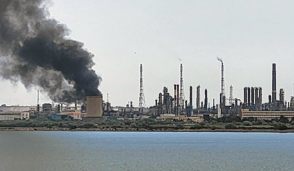 انفجار و آتش سوزی در پالایشگاه پترومیدیا رومانی