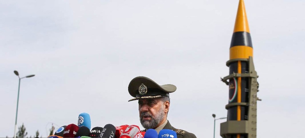 وزیر دفاع: رادارگریزی و عبور از پدافند هوایی دشمن از ویژگی‌های بارز موشک خرمشهر ۴ است