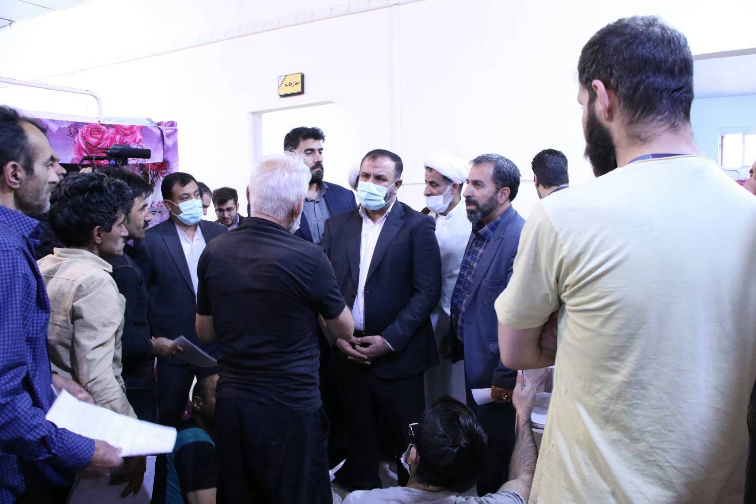 رئیس کل دادگستری استان تهران از زندان دماوند بازدید کرد/ ۳۲ نفر از زندانیان واجد شرایط ندامتگاه شهرستان دماوند از حبس آزاد شدند/ القاصی: افزایش فضای فیزیکی اشتغال در زندان میتواند یکی از اقدامات مهم برای اشتغال به کار زندانیان باشد رئیس کل دادگستری استان تهران از زندان دماوند بازدید کرد/ ۳۲ نفر از زندانیان واجد شرایط ندامتگاه شهرستان دماوند از حبس آزاد شدند/ القاصی: افزایش فضای فیزیکی اشتغال در زندان میتواند یکی از اقدامات مهم برای اشتغال به کار زندانیان باشد