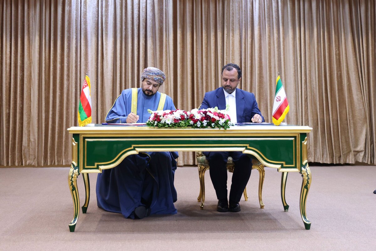 ۴ سند همکاری میان مقامات ایران و عمان به امضا رسید
