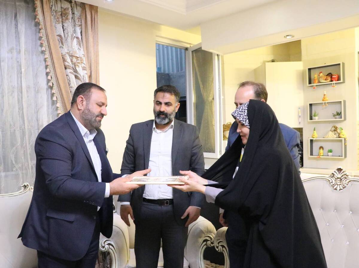 دادستان تهران با خانواده شهید محمد نجفی دیدار کرد