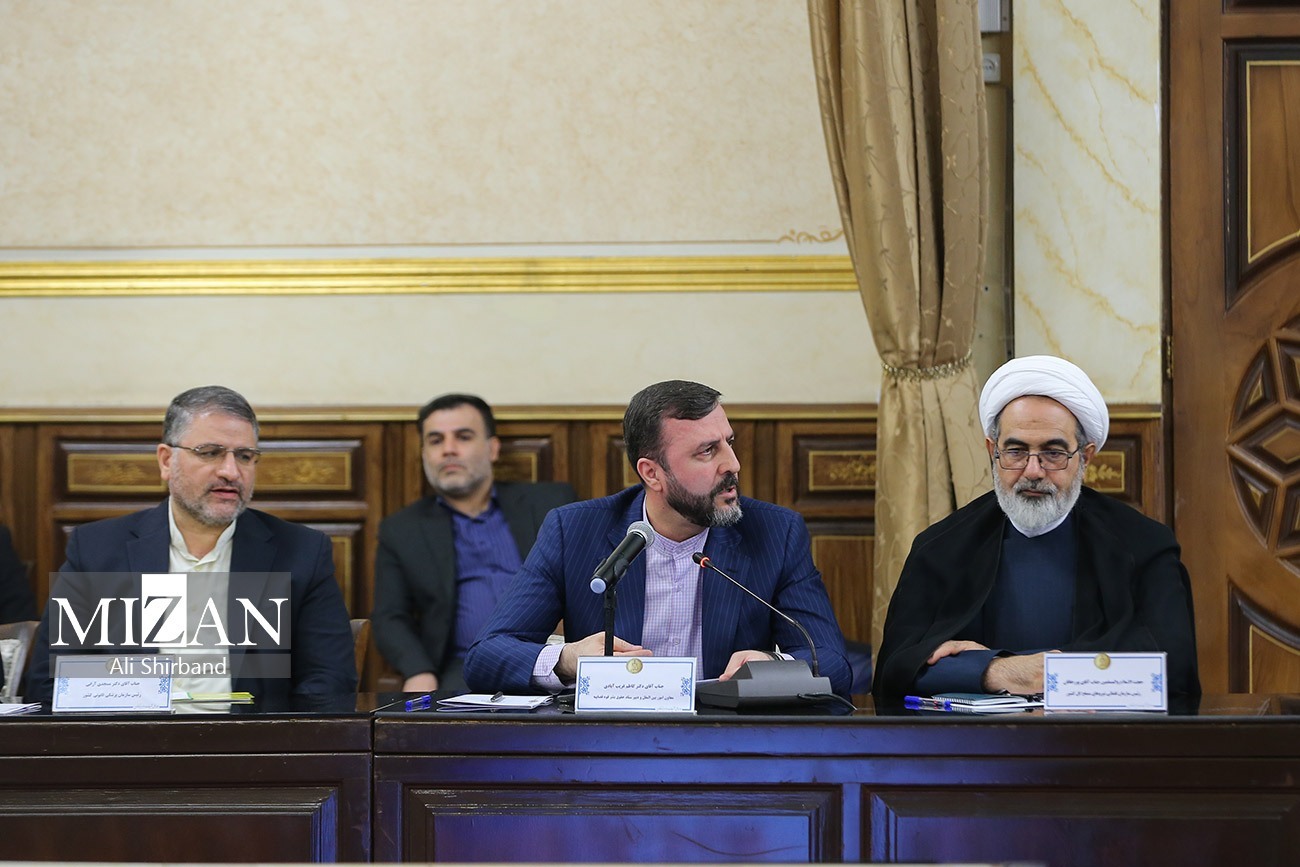 حجت‌الاسلام والمسلمین محسنی اژه‌ای: ما در قوه قضاییه، مشکلات دولت را می‌فهمیم و درک می‌کنیم؛ باور ما آن است که دولت، هر آنچه توانسته به دستگاه قضایی کمک کرده است؛ ما اعتقاد و باور داریم که قوای مجریه و قضاییه باید کمک‌کار یکدیگر باشند و این کمک‌رسانی و مساعدت باید از ناحیه دستگاه قضایی بیشتر و افزون‌تر باشد