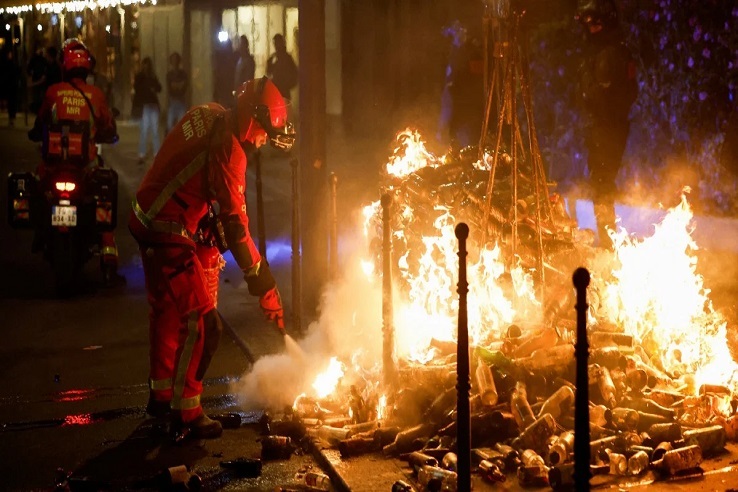 ادامه اعتراض و تنش‌ها در فرانسه/ آمار بازداشت شدگان به ۱۱۰۰ نفر رسید