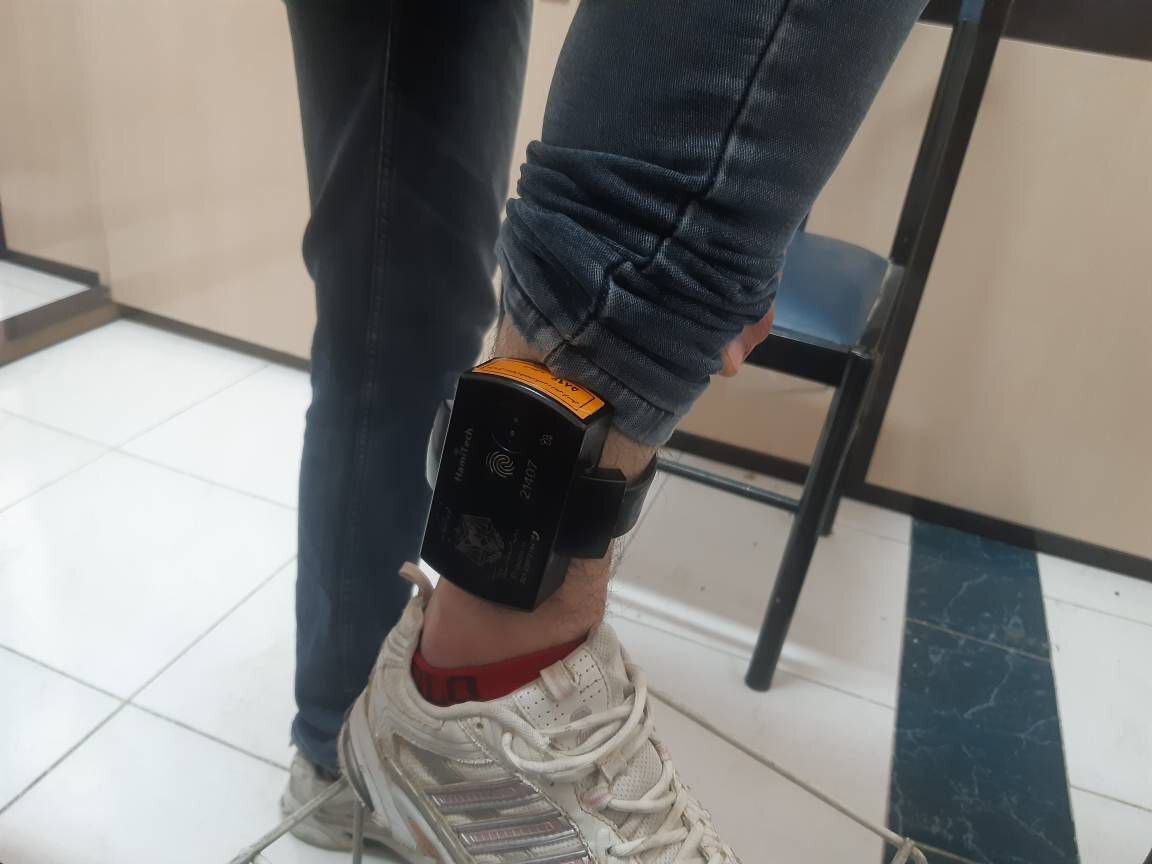 محکوم تحت مراقبت پابند الکترونیکی استان کردستان: با استفاده از پابند الکترونیکی توانسته ام باری از مشکلات خانواده را به دوش بکشم