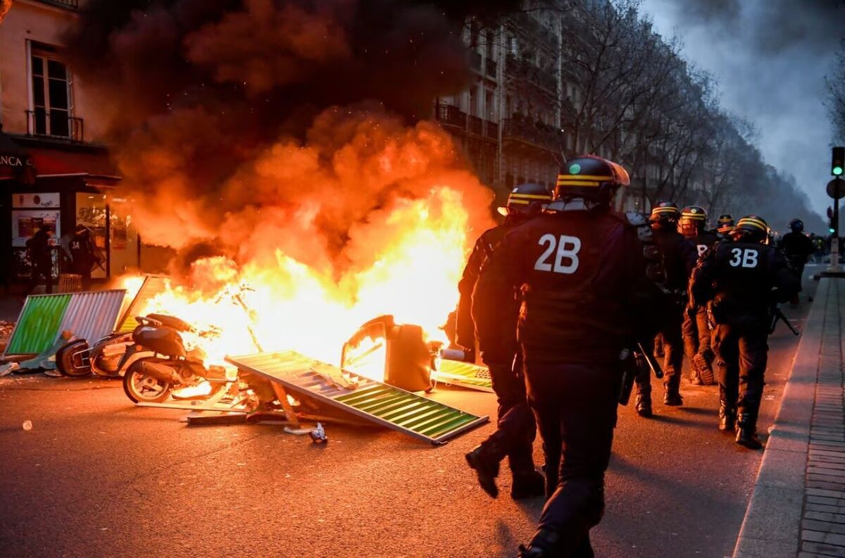استقرار ۴۵ هزار پلیس و نیروی ضد شورش در خیابان‌های فرانسه