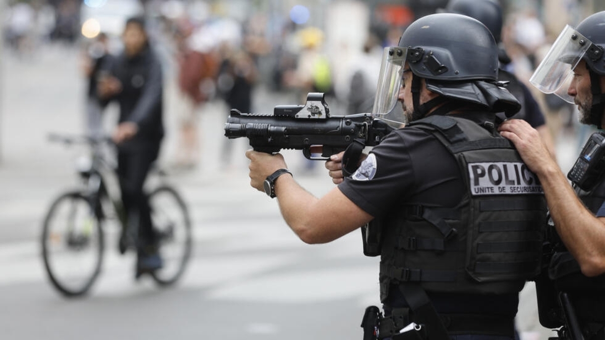 انتقادها از عملکرد پلیس فرانسه/ محاکمه صدها تن از معترضان تایید شد
