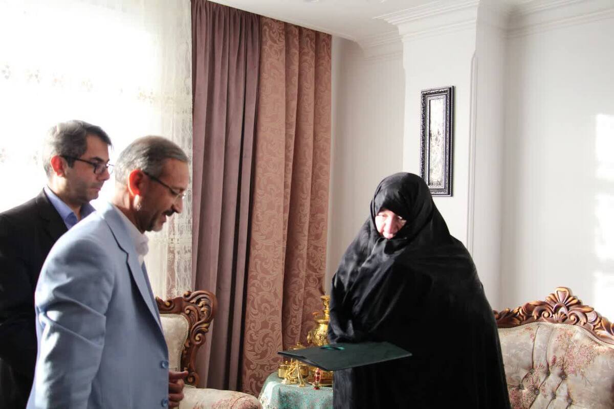 دیدار رئیس کل دادگستری سمنان با خانواده شهید کاشفی 