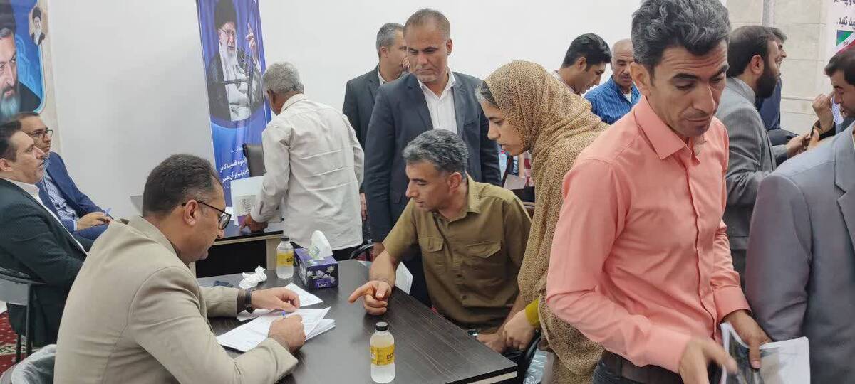 برپایی میز خدمت مسئولان قضایی در نماز جمعه/ رئیس کل دادگستری استان هرمزگان دستور رسیدگی به درخواست‌های ۳۱۷ نفر را در مسجد جامع بندرعباس صادر کرد