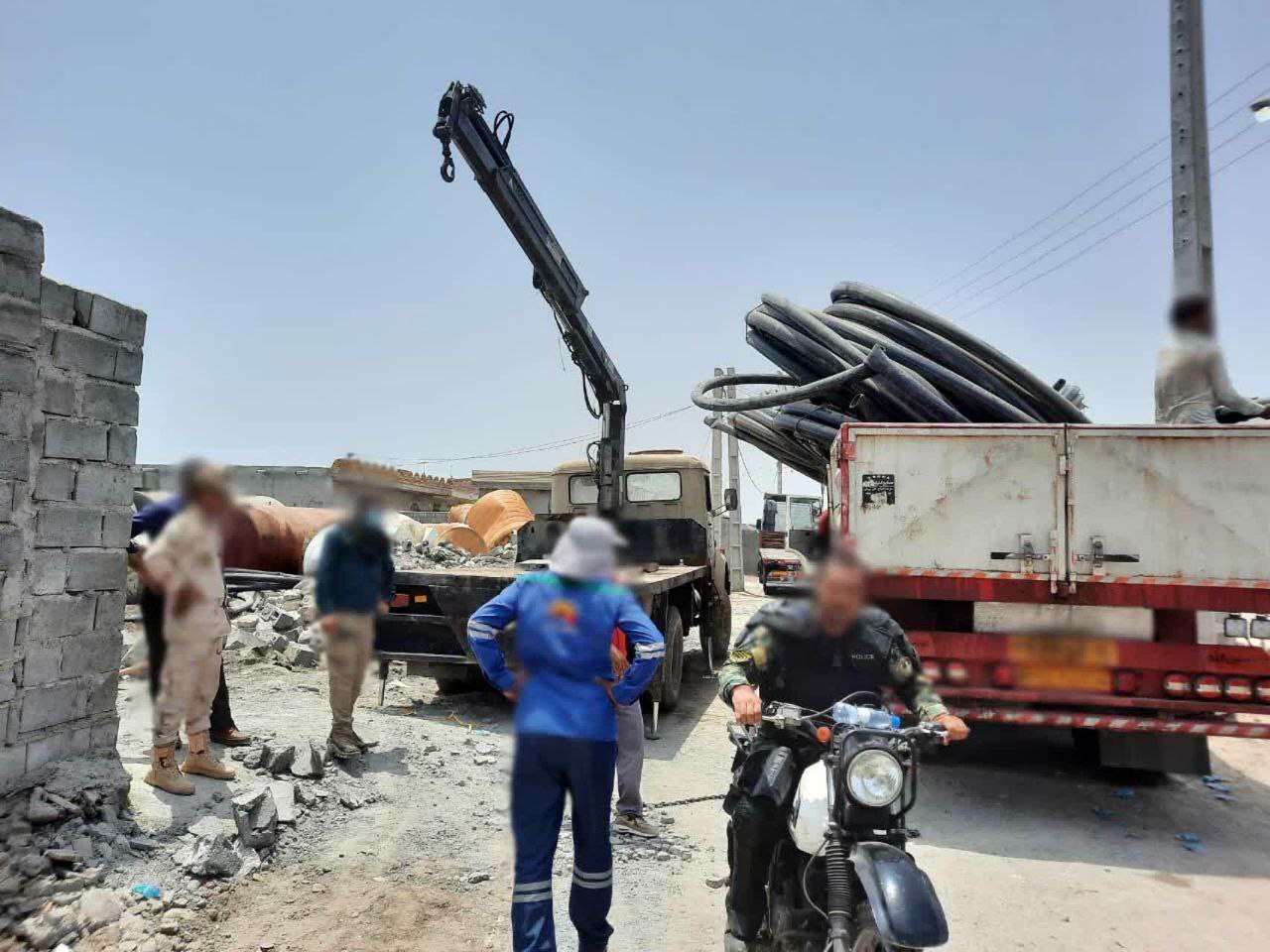 ماجرای ادعای دروغ تخریب منازل مردم در روستای کلاهی هرمزگان/ کشف بیش از ۳۰۰ هزار لیتر گازوئیل و انهدام خط لوله ۵۰ کیلومتری انتقال سوخت قاچاق/ ۱۵۰ نفر از اتباع خارجی دخیل در امر قاچاق سوخت دستگیر شدند