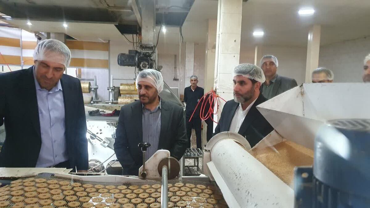 دادستان مرکز استان لرستان به مشکلات بزرگترین کارخانه ساخت بیسکویت استان رسیدگی کرد