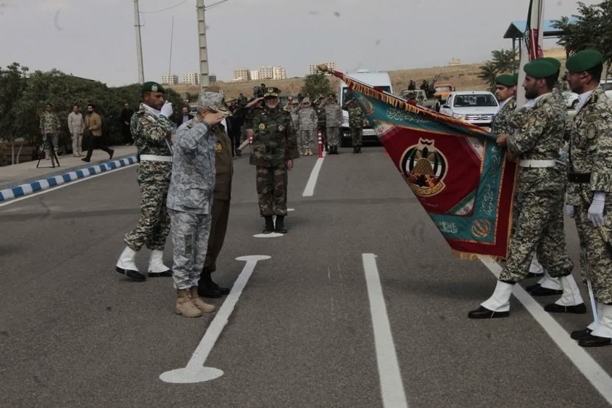 بازدید سرلشکر باقری از تیپ ۲۵ واکنش سریع نیروی زمینی ارتش