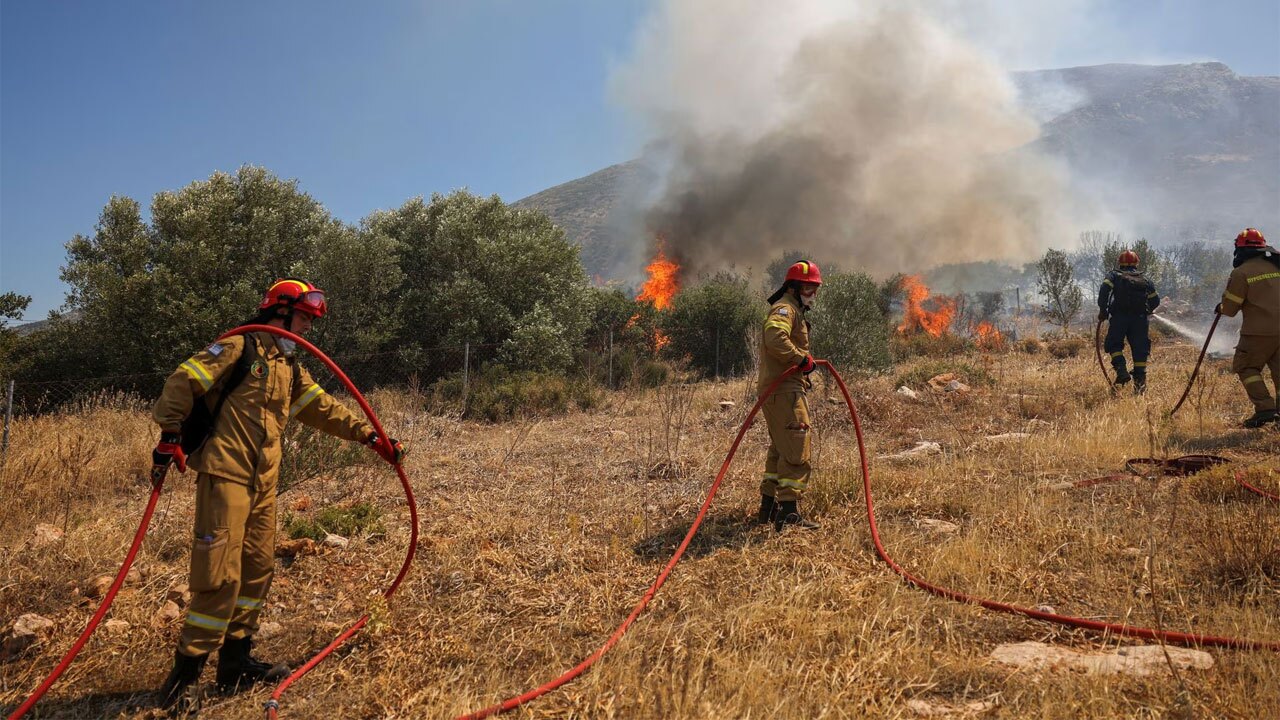 ادامه آتش‌سوزی‌های اراضی جنگلی در یونان/ هشدار سازمان ملل درباره موج گرما