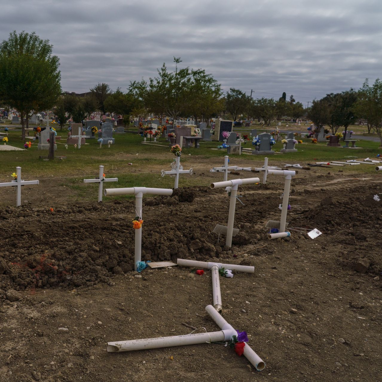 گور‌های دسته جمعی و بی نشان مهاجران و قربانیان باند‌های جنایتکار؛ گورستانی به وسعت مرز‌های آمریکا و مکزیک