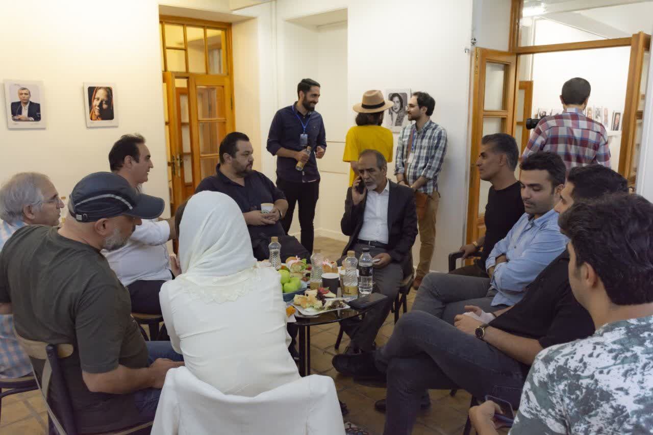 گعده دوستانه برنامهریزان و دستیاران کارگردان سینمای ایران در «هم پیشه» گعده دوستانه برنامهریزان و دستیاران کارگردان سینمای ایران در «هم پیشه»
