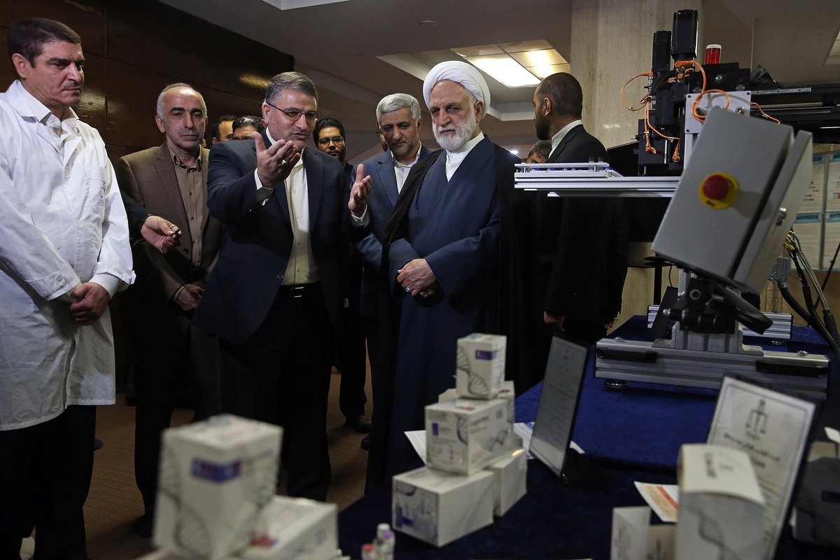 محصولات علمی استراتژیک سازمان پزشکی قانونی با حضور رئیس قوه&zwnj;قضاییه رونمایی شد/ ایران با ساخت دستگاه نمونه&zwnj;گیر خودکار، جزو ۵ کشور سازنده این محصول قرار گرفت