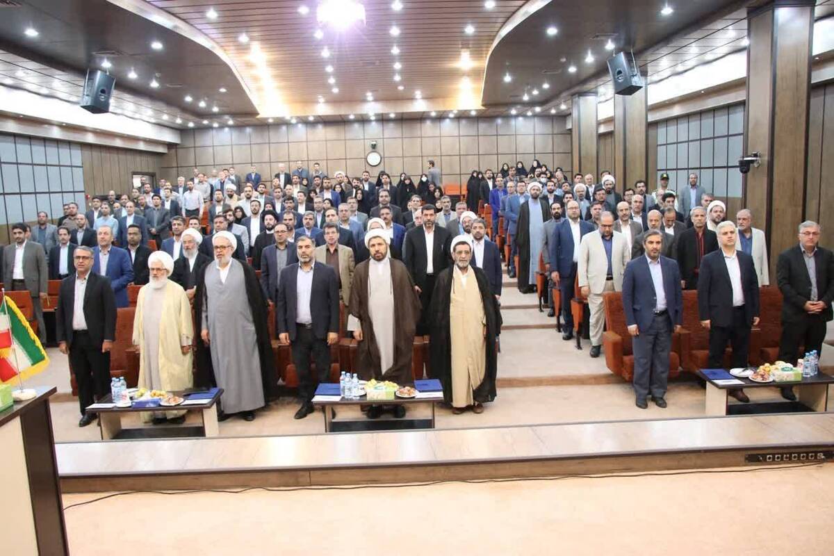 آیین تجلیل از بازنشستگان، قضات و کارکنان نمونه دستگاه قضایی استان زنجان برگزار شد