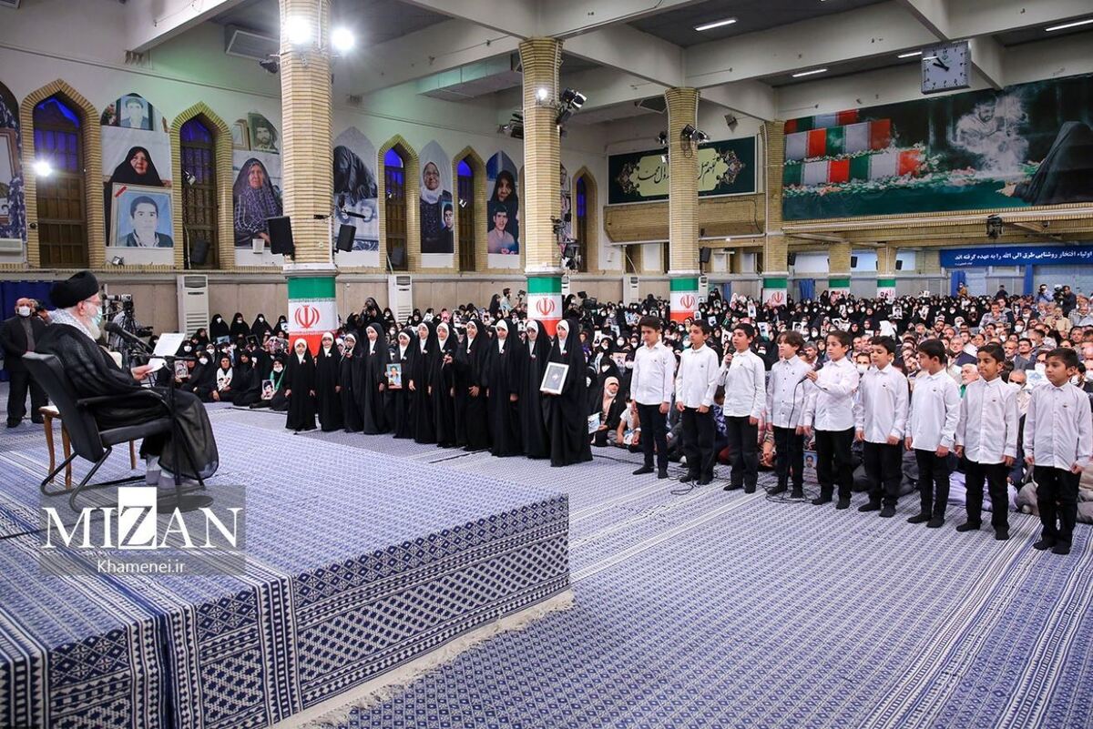 روزی که فرزندان شهدا میهمانان صف اول حسینیه امام خمینی(ره) شدند