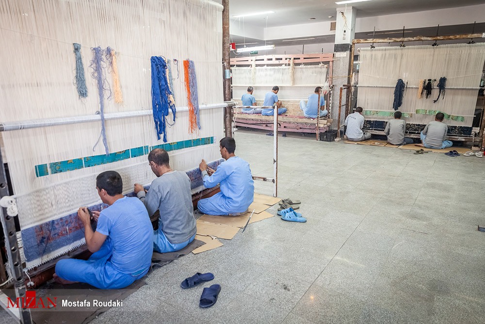 گزارش عملکرد زندان کردستان/۲۷۲ اشتغال نشسته، ۴۰۳ اشتغال کارگاهی و ۵۵۳ اشتغال اعزام بکار برای مددجویان استان کردستان ایجاد شد/ ۳۵ مددجو در کارگاه معرق کاری زندان مرکزی سنندج مشغول به کارند