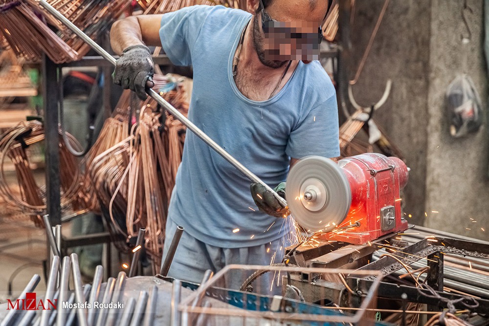 گزارش عملکرد زندان کردستان/۲۷۲ اشتغال نشسته، ۴۰۳ اشتغال کارگاهی و ۵۵۳ اشتغال اعزام بکار برای مددجویان استان کردستان ایجاد شد/ ۳۵ مددجو در کارگاه معرق کاری زندان مرکزی سنندج مشغول به کارند
