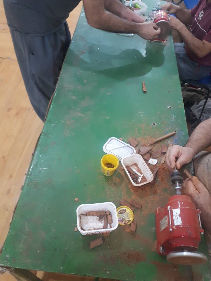 گزارش عملکرد زندان کردستان/۲۷۲ اشتغال نشسته، ۴۰۳ اشتغال کارگاهی و ۵۵۳ اشتغال اعزام بکار برای مددجویان استان کردستان ایجاد شد/ ۳۵ مددجو در کارگاه معرق کاری زندان مرکزی سنندج مشغول به کارند