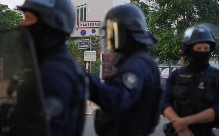 پاریس در آتش اعتراض‌ها به قتل یک نوجوان الجزایری الاصل به دست پلیس فرانسه