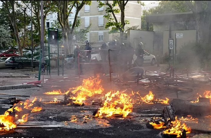 پاریس در آتش اعتراض‌ها به قتل یک نوجوان الجزایری الاصل به دست پلیس فرانسه