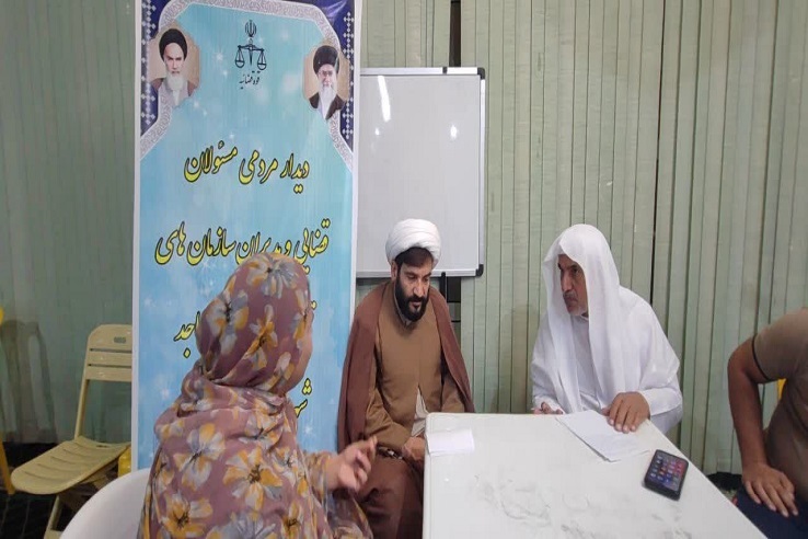 رسیدگی به مشکلات ۱۱۷ نفر از مردم با حضور مسئولان قضایی در بین نمازگزاران مسجد جامع اهل سنت محله سورو بندرعباس رسیدگی به مشکلات ۱۱۷ نفر از مردم با حضور مسئولان قضایی در بین نمازگزاران مسجد جامع اهل سنت محله سورو بندرعباس