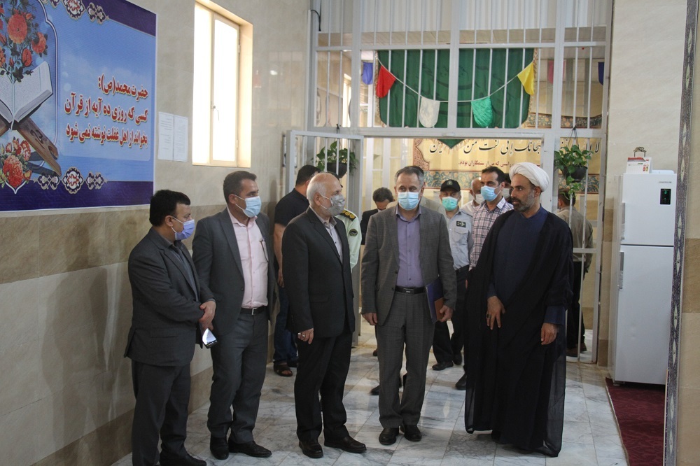 حمایت مالی و معنوی دستگاه قضا از زندانیان و خانواد‌های آنان/ با همت اداره کل زندان‌های استان بوشهر حدود ۹۰۰ میلیون ریال کمک هزینه مالی به خانواده‌های زندانیان پرداخت شد///اتونشر شنبه