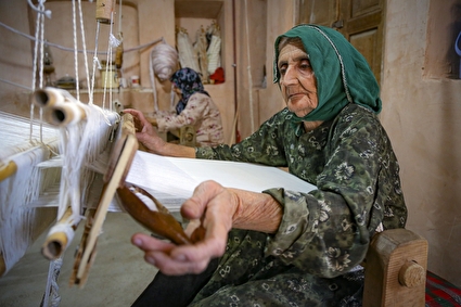 نساجی در روستای تاریخی رویین