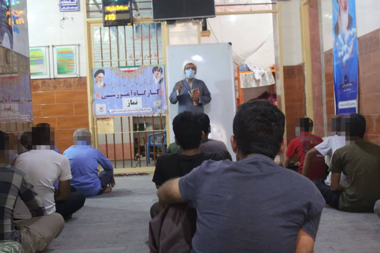 حمایت مالی و معنوی دستگاه قضا از زندانیان و خانواد‌های آنان/ با همت اداره کل زندان‌های استان بوشهر حدود ۹۰۰ میلیون ریال کمک هزینه مالی به خانواده‌های زندانیان پرداخت شد