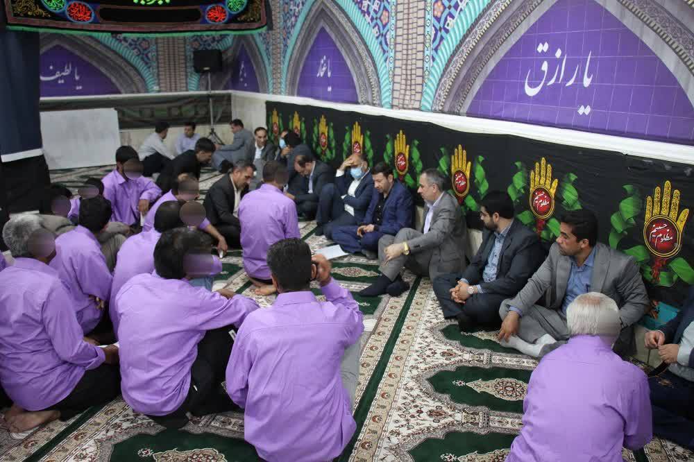 حمایت مالی و معنوی دستگاه قضا از زندانیان و خانواد‌های آنان/ با همت اداره کل زندان‌های استان بوشهر حدود ۹۰۰ میلیون ریال کمک هزینه مالی به خانواده‌های زندانیان پرداخت شد