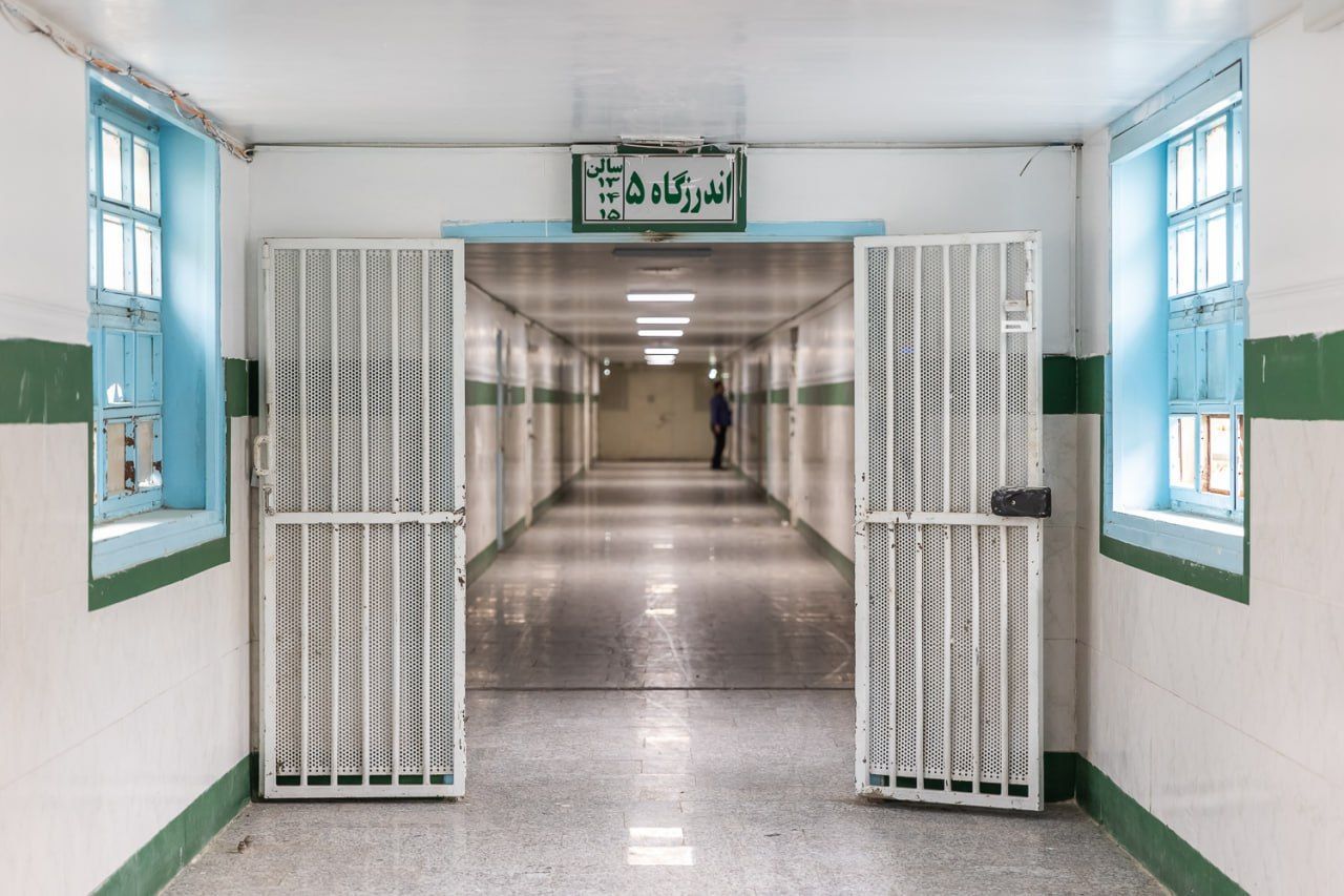 زندان رجائی‌شهر به صورت کامل تخلیه و تعطیل شد/ اقدام دستگاه قضا به منظور رفاه حال شهروندان و جامعه با انتقال زندان‎ها به حاشیه شهر‌ها