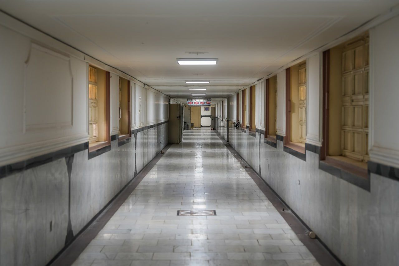 زندان رجائی‌شهر به صورت کامل تخلیه و تعطیل شد/ اقدام دستگاه قضا به منظور رفاه حال شهروندان و جامعه با انتقال زندان‎ها به حاشیه شهر‌ها