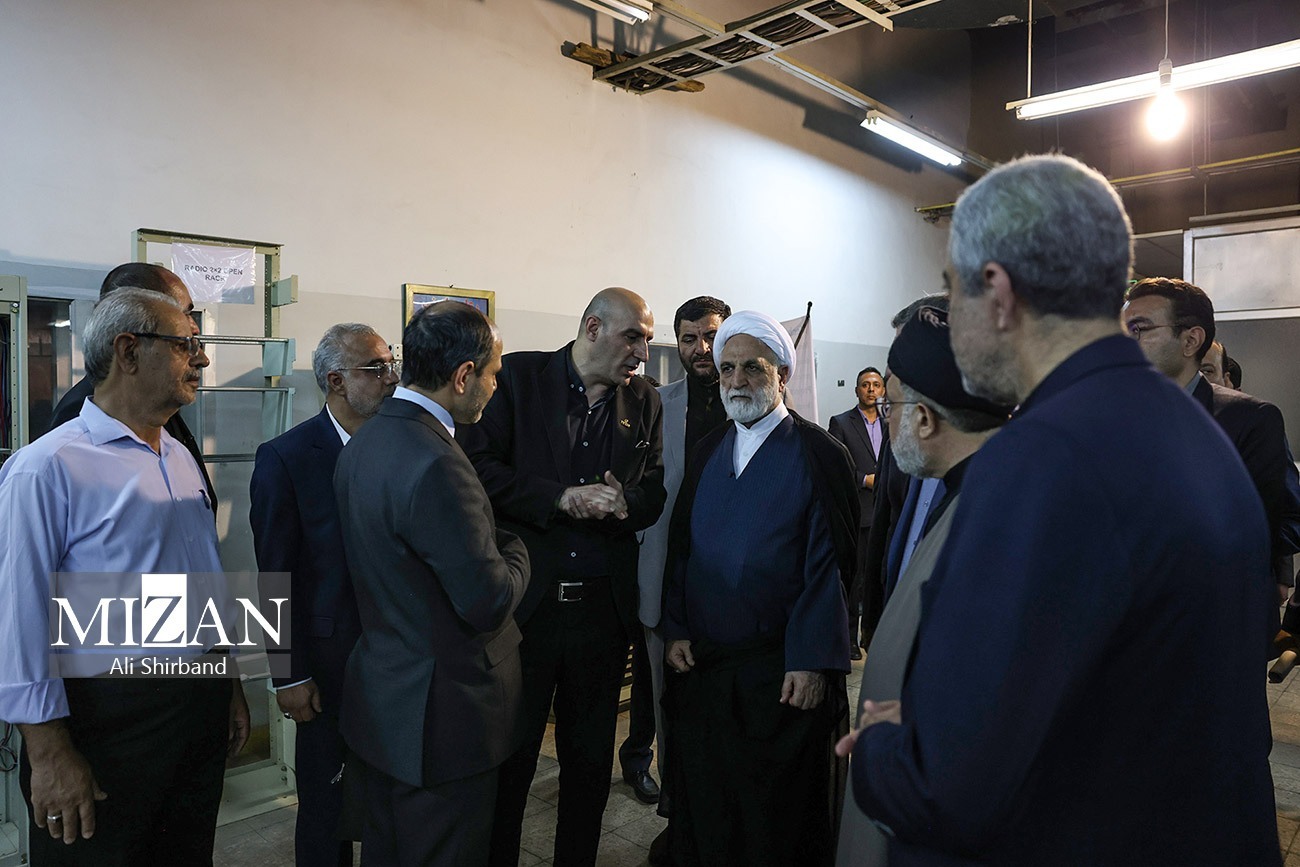 بازدید حجت‌الاسلام والمسلمین محسنی اژه‌ای از کارخانه روغن‌ نباتی شیراز و کارخانه صنایع مخابراتی راه دور‌ ایران (ITI) / حل مسائل مرتبط با بنگاه‌های تولیدی استان فارس در راستای تحقق شعار سال و کمک به دولت در این جهت، از اهداف سفر استانی رئیس قوه‌قضاییه است/ ارائه سند موقوفه بیمارستان نمازی توسط رئیس قوه قضاییه