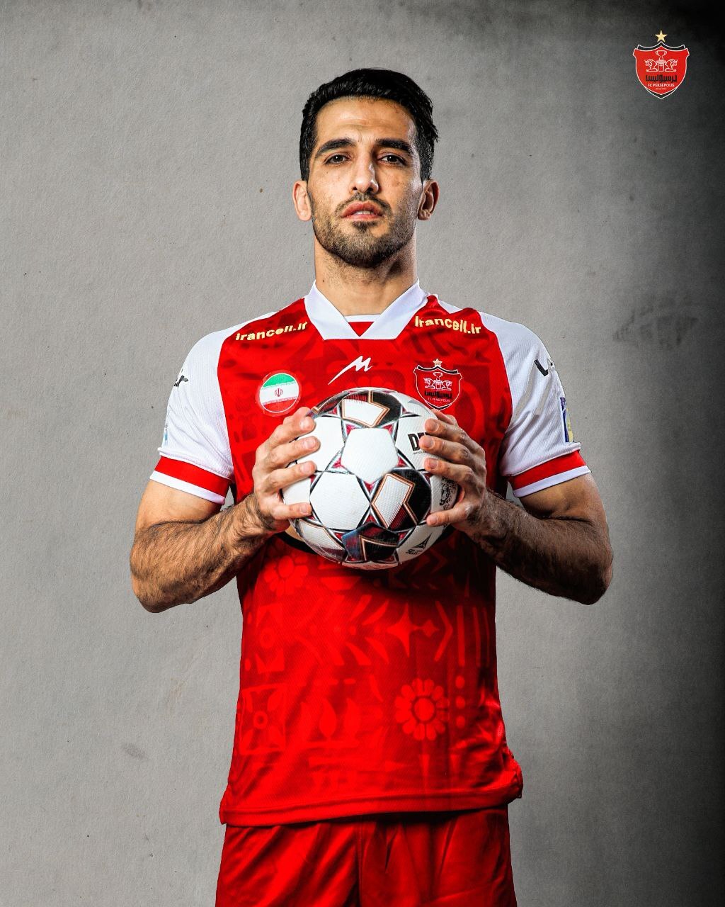 رونمایی از پیراهن تیم فوتبال پرسپولیس برای فصل جدید + عکس و فیلم رونمایی از پیراهن تیم فوتبال پرسپولیس برای فصل جدید + عکس و فیلم
