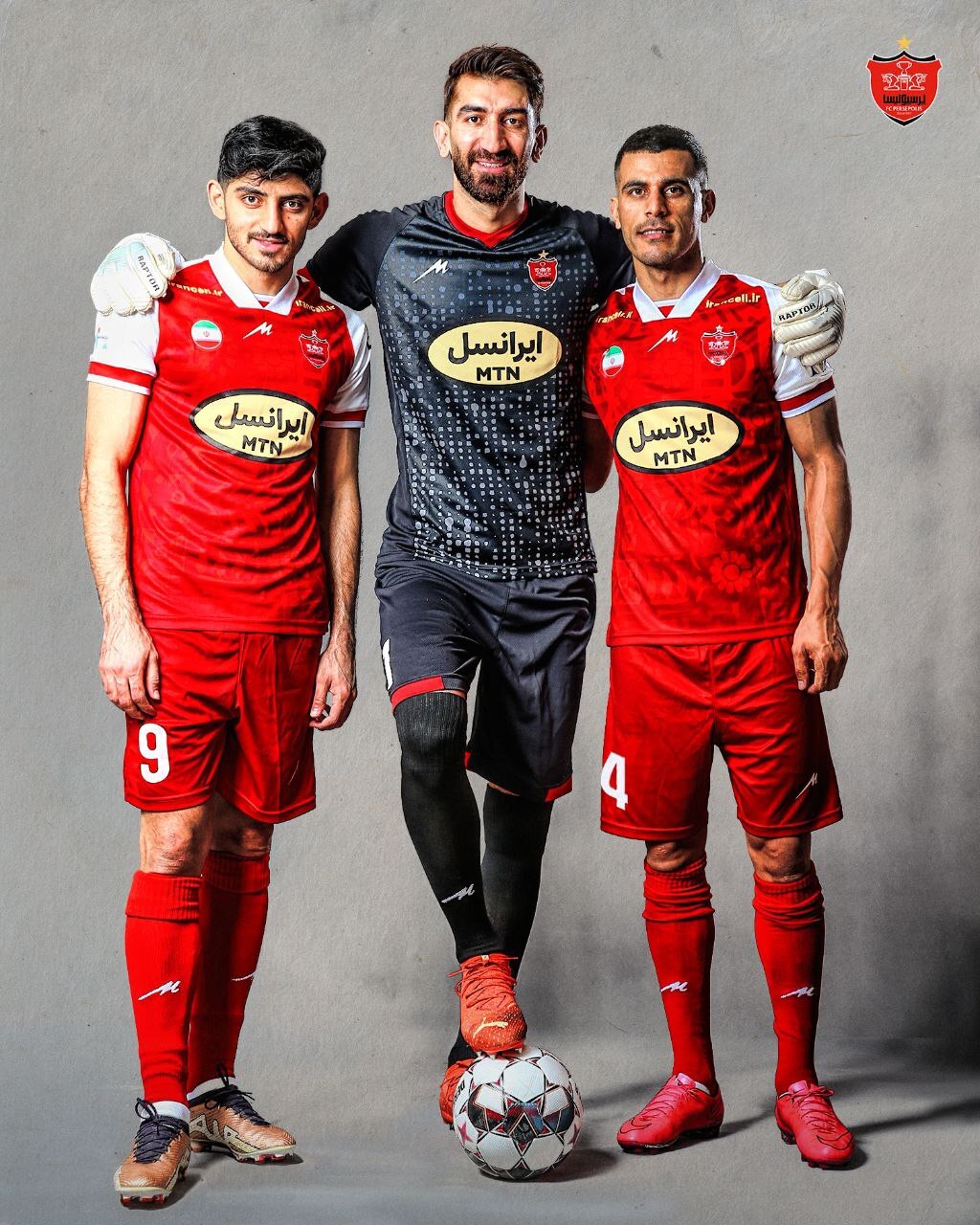 رونمایی از پیراهن تیم فوتبال پرسپولیس برای فصل جدید + عکس و فیلم رونمایی از پیراهن تیم فوتبال پرسپولیس برای فصل جدید + عکس و فیلم