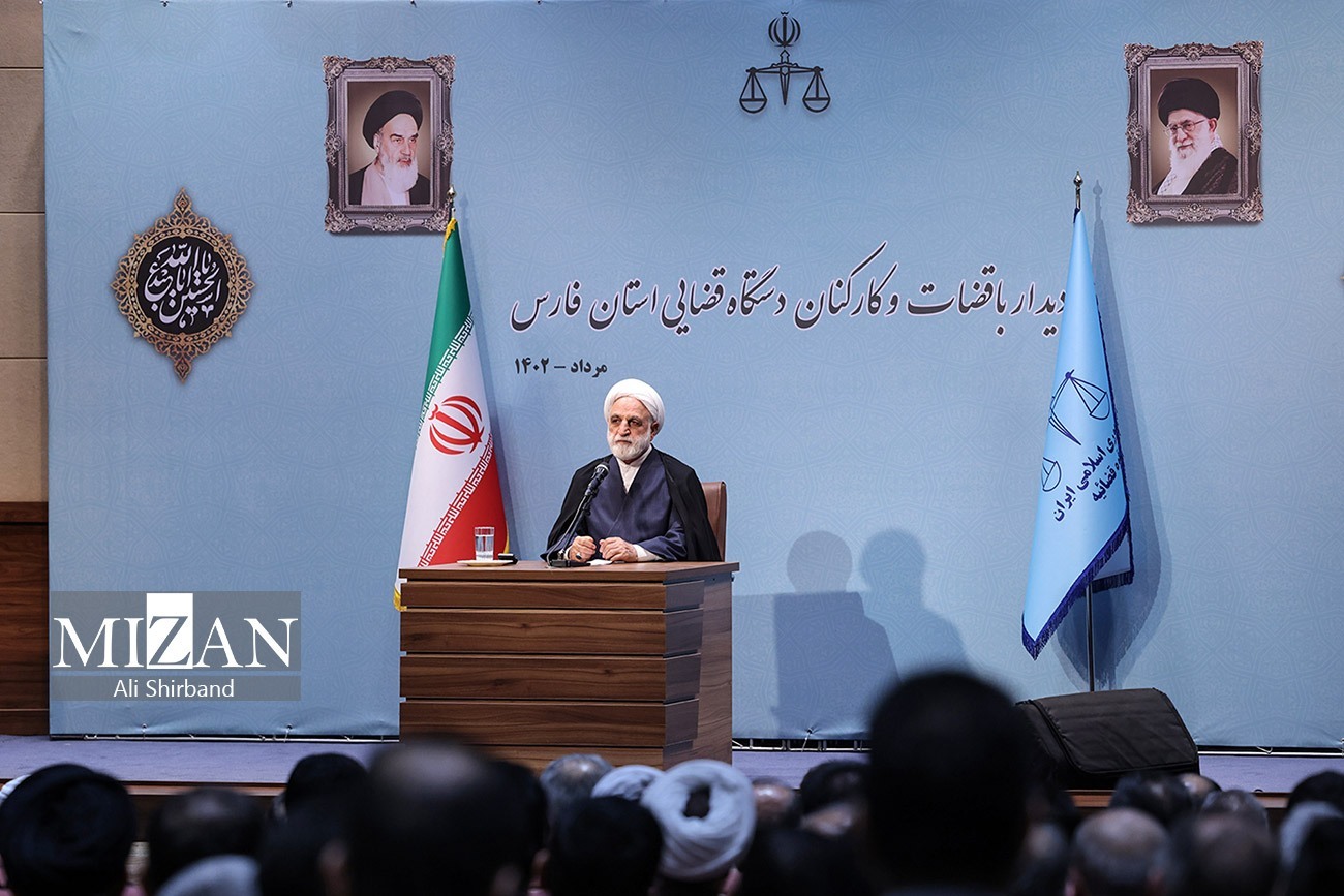 بازدید حجت‌الاسلام والمسلمین محسنی اژه‌ای از کارخانه روغن‌ نباتی شیراز و کارخانه صنایع مخابراتی راه دور‌ ایران (ITI) / حل مسائل مرتبط با بنگاه‌های تولیدی استان فارس در راستای تحقق شعار سال و کمک به دولت در این جهت، از اهداف سفر استانی رئیس قوه‌قضاییه است/ ارائه سند موقوفه بیمارستان نمازی توسط رئیس قوه قضاییه