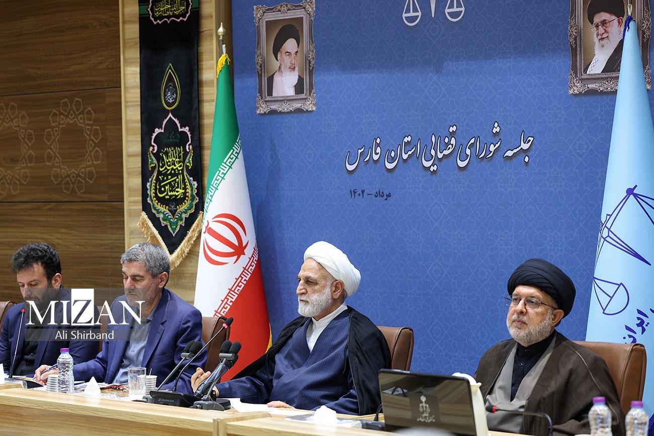 بازدید حجت‌الاسلام والمسلمین محسنی اژه‌ای از کارخانه روغن نباتی شیراز و کارخانه صنایع مخابراتی راه دور ایران (ITI) /با حضور و وساطت رئیس قوه‌قضاییه، دو پرونده نزاع بین‌طایفه‌ای ۴۰ ساله ۱۰۰ خانواده به صلح و سازش منتهی شد/ واگذاری ۵ هزار فقره سند رسمی املاک شهرستان بختگان با حضور رئیس دستگاه قضا