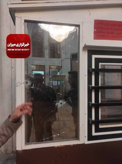 حادثه تیراندازی در حرم مطهر شاهچراغ(ع)/۸ زخمی تاکنون/یکی از تروریست‌ها دستگیر شد