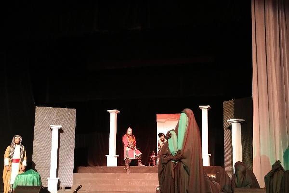 نمایشنامه  برای آزادی  به منظور تبیین واژه زن، زندگی، آزادی به روی صحنه رفت