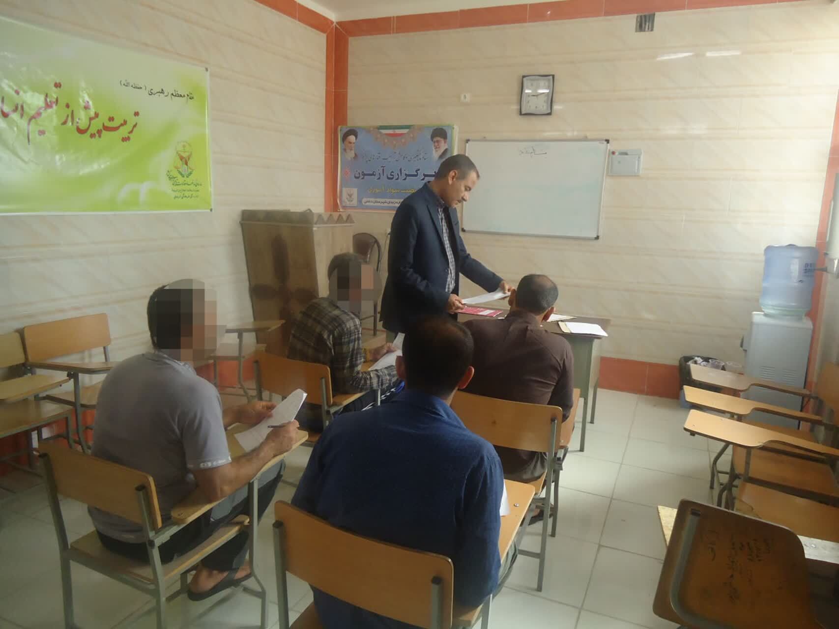 کارآفرینی، مربی و حامی شدن یک محکوم به اعدام با حمایت دستگاه قضا/ با همت دادگستری و اداره کل زندان‌های استان بوشهر و حرفه‌آموزی و پرداخت بیش از ۱۱ میلیارد تومان تسهیلات، برای یک هزار و ۴۰۴ زندانی استان ایجاد اشتغال شد/ یک مددجوی آزاد شده: اقدامات دستگاه قضا زمینه ساز ورود به مسیر جدیدی در زندگی برای من پس از آزادی شده است////اتونشر شنبه