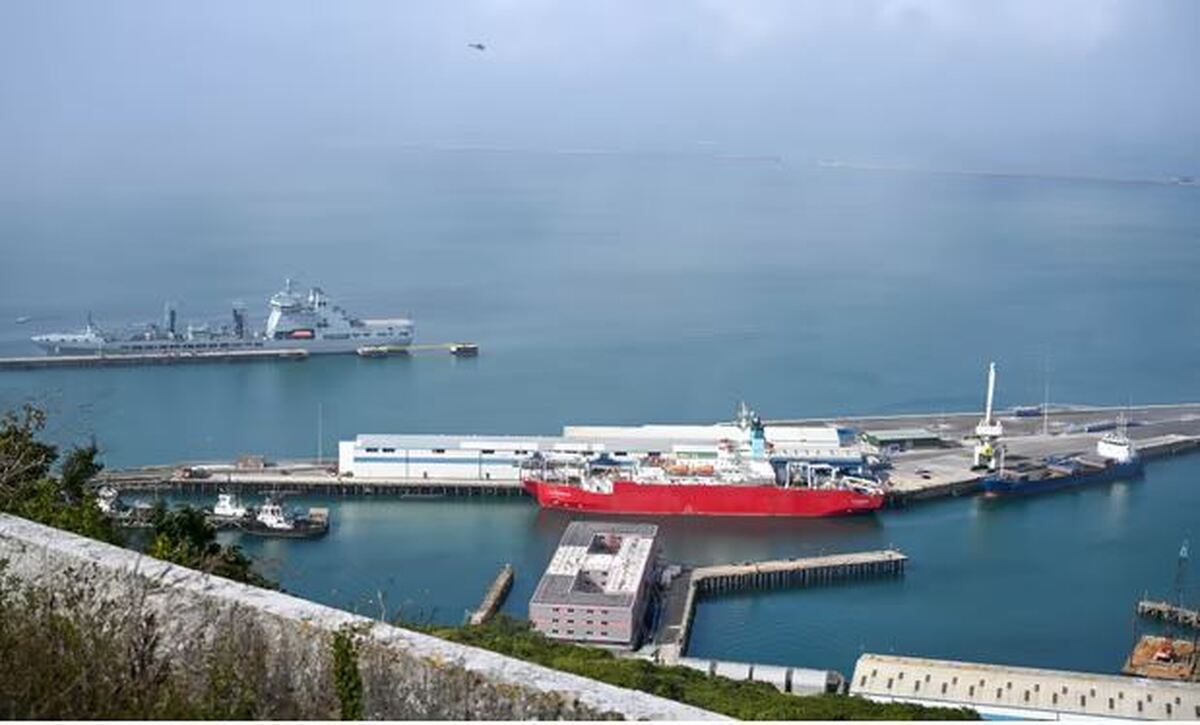 دولت انگلیس مصمم بر ادامه طرح اسکان پناهجویان در زندان شناور