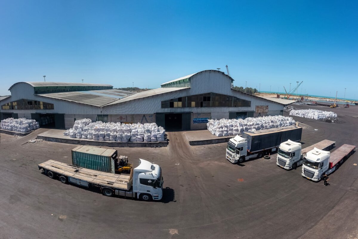 در راستای اجرای دستورات رییس قوه‌قضاییه در جریان سفر به استان مازندران؛ بیش از ۱۸ هزار تُن کود شیمیایی از انبار‌های بندر امیرآباد ترخیص شد