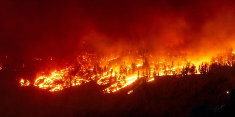 اعلام وضعیت اضطراری در غرب کانادا در پی آتش‌سوزی‌های گسترده