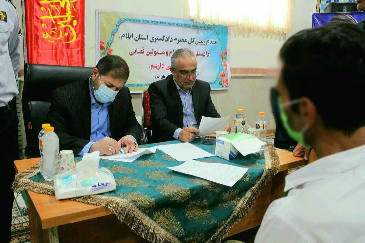 رییس کل دادگستری ایلام از زندان مرکزی ایلام بازدید و به بررسی درخواست‌های زندانیان پرداخت