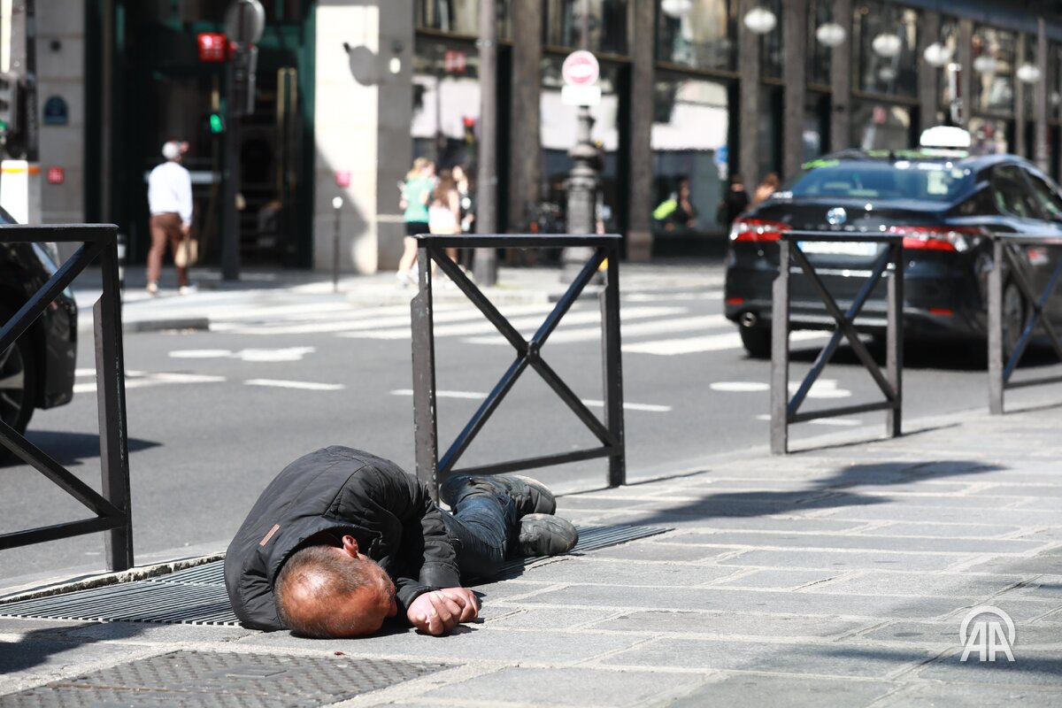 چهره بی‌خانمانی در قلب پاریس